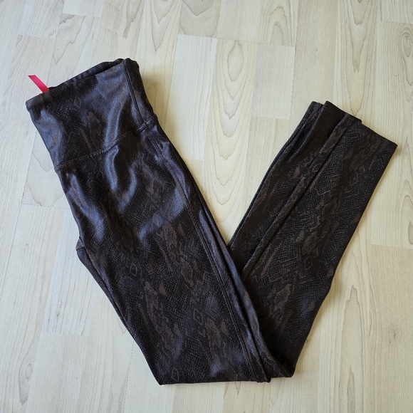 SPANX Pants - Spanx Faux Leather Snake Skin Leggings Size Medium